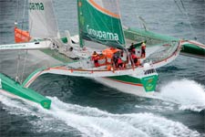 Groupama 3 zeilt zijn eerste record tijdens de Jules Verne Trophy